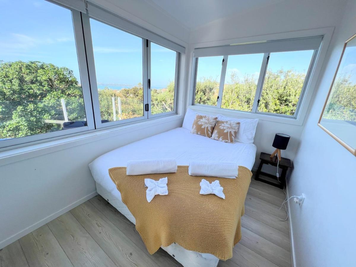 Tiri Cottage - Sea Views In Oneroa By Waiheke Unlimited Waiheke Island Экстерьер фото