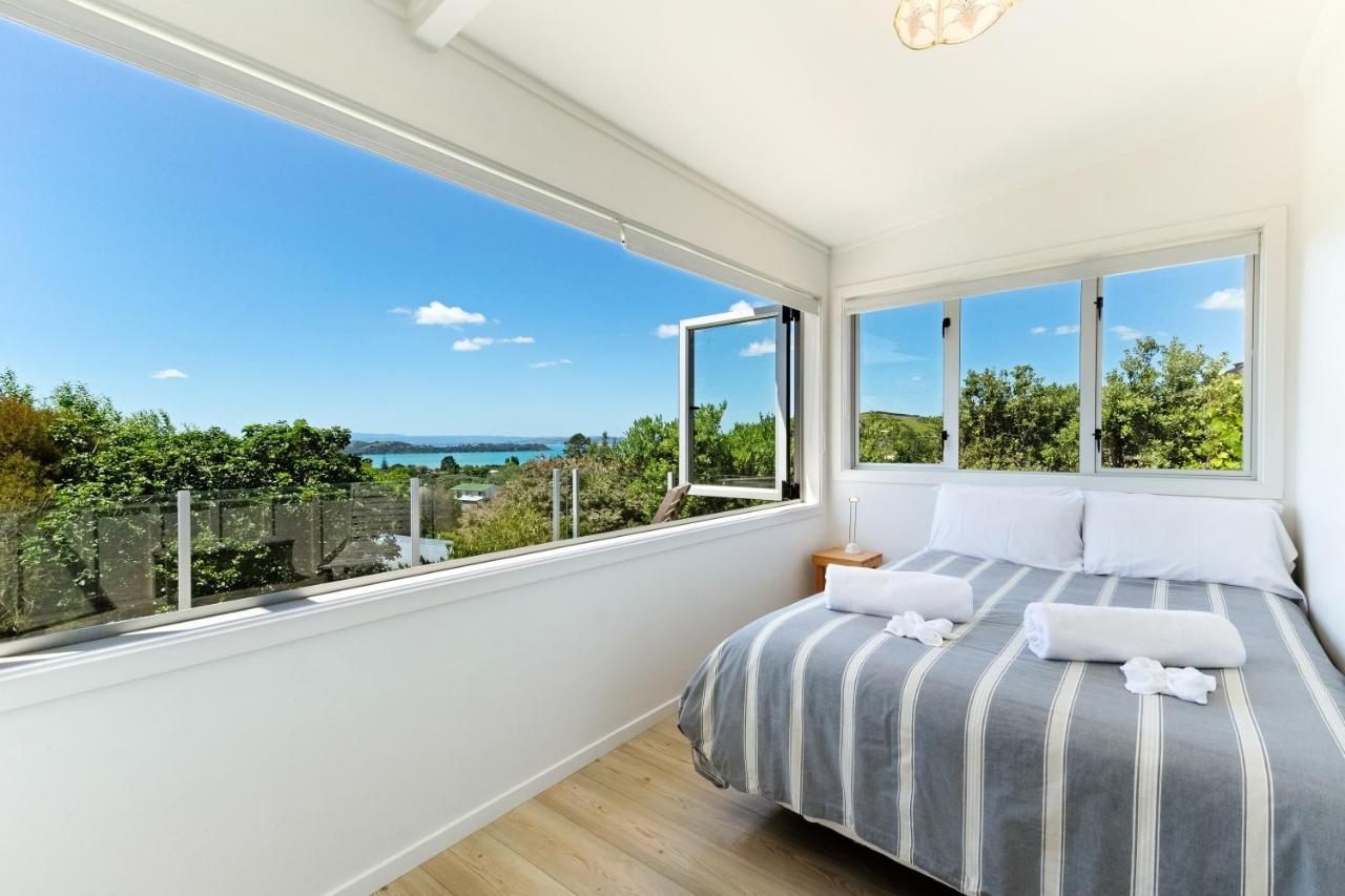 Tiri Cottage - Sea Views In Oneroa By Waiheke Unlimited Waiheke Island Экстерьер фото